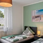 Holiday home Jollenhuus