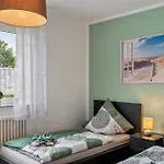 Holiday home Jollenhuus *